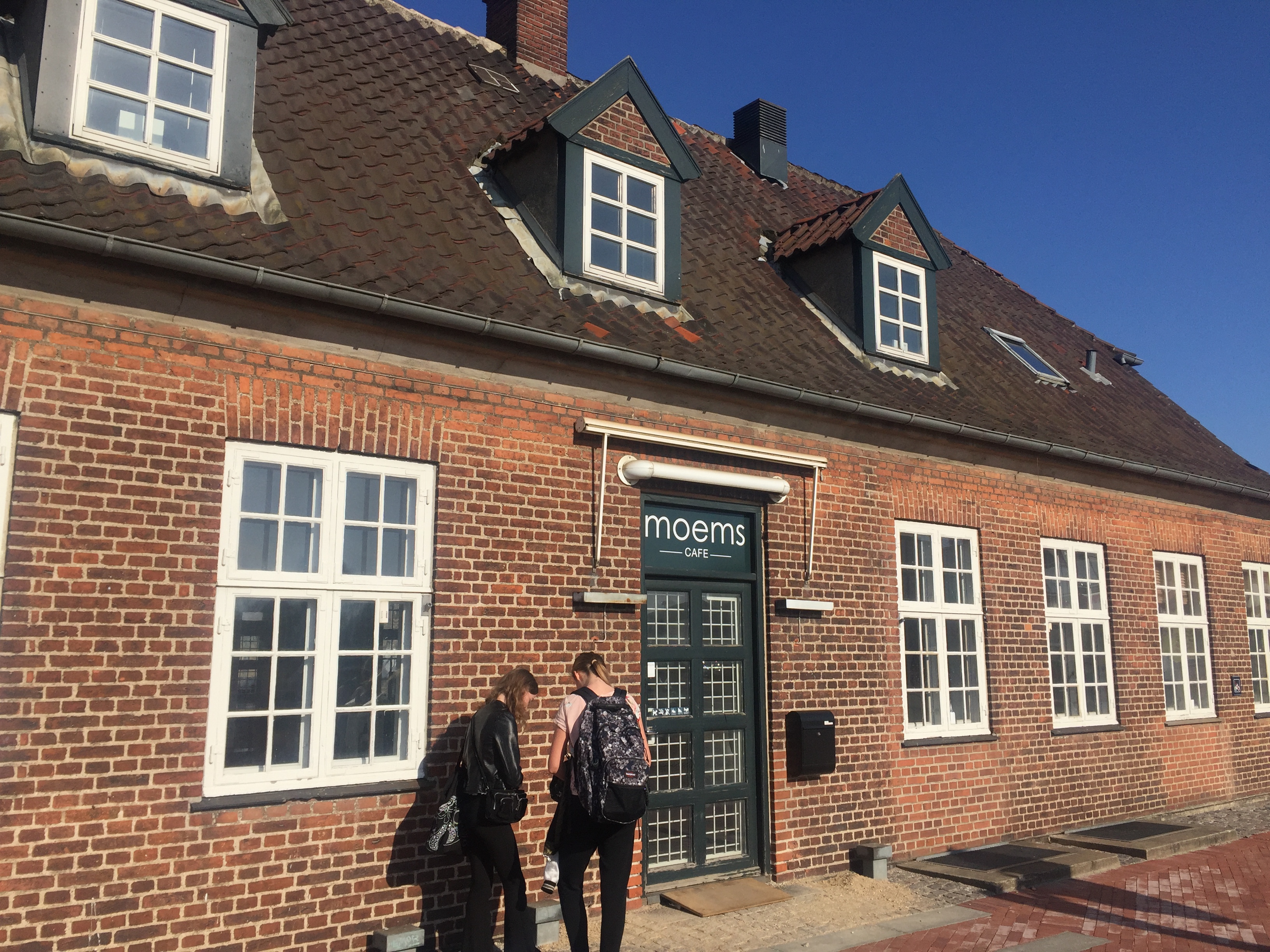 cafe moems på hedehusene station